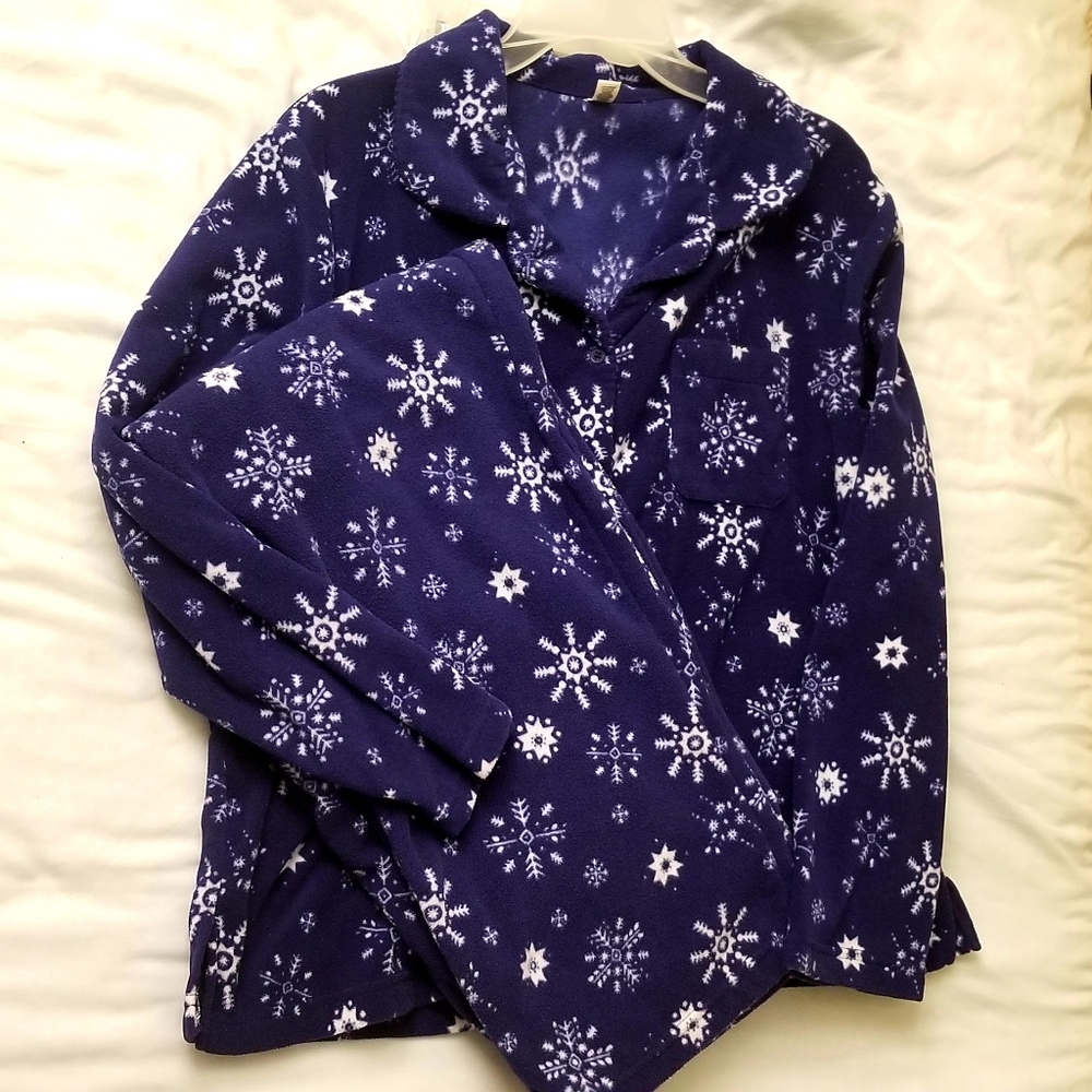 NWOT Fleece Snowflake Pajama Set - Large